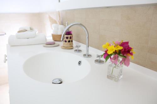 Salle de bain, East End Antigua Boutique Hotel in Willikies