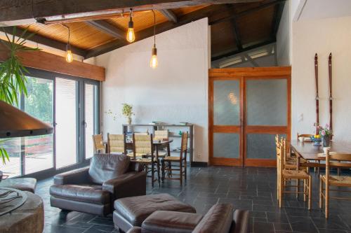 Grand appartement vue Montagne plein sud grand garage sur demande Grand appartement vue Montagne plein sud grand garage sur demande