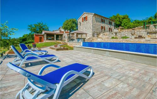 Úszómedence, 2 Bedroom Beautiful Home In Labin in Barbici