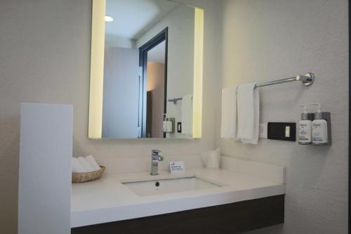 609939344 Holiday Inn Express Guadalajara Expo by IHG