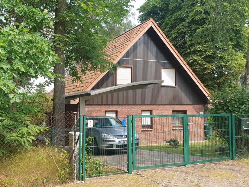 Martha - Ferienhaus, 3 Schlafzimmer, 2 bis 6 Personen, S-Bahn nach Berlin, Strausseenähe, ruhige Lage, Strausberg (fotografie 2)