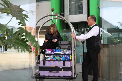609943094 Holiday Inn Express Guadalajara Expo by IHG