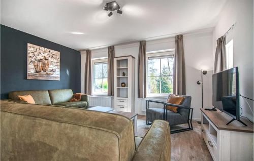 Cozy Home In Den Ham With Kitchen in Twenterand