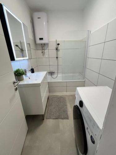 Bathroom, Luxury apartment with parking in Gries