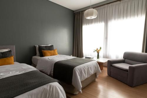 3 twin beds