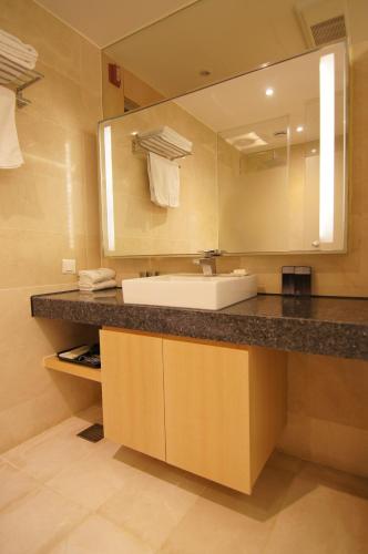 room detail thumbnail 2