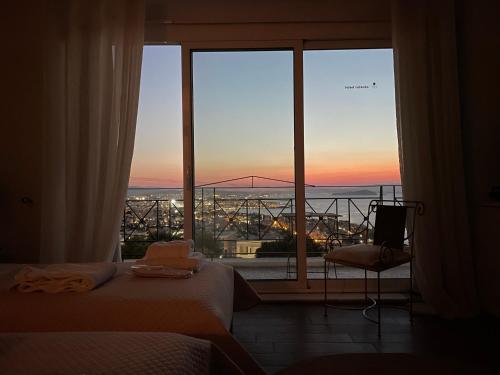 Double Room with Sea View image 1