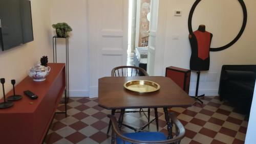 Gorgeous flat with Opera view - image 4