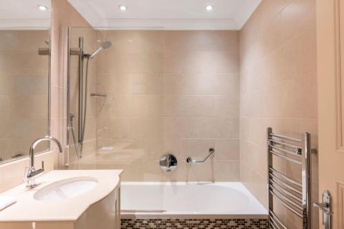 Petersham Hotel - image 10