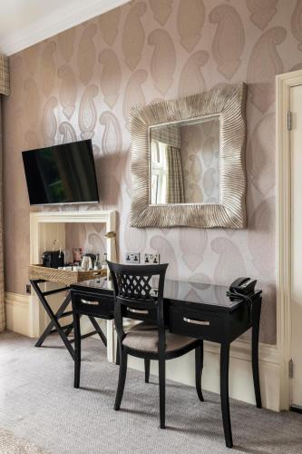Petersham Hotel - image 2