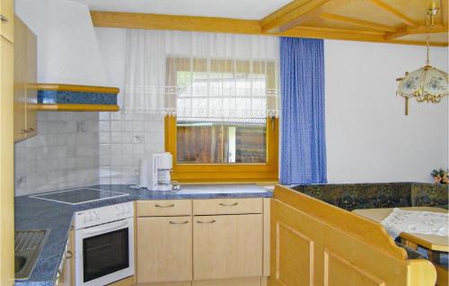 Kitchen, Ferienwohnung Kapplpaznauntal in Kappl