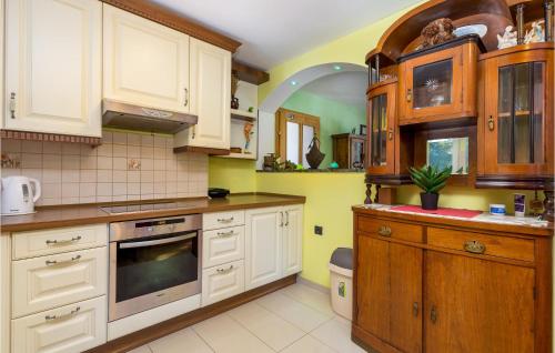 virtuve, Nice Home In Lokve With Sauna in Lokve