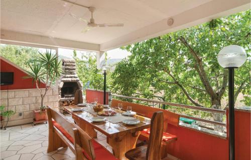 Balkons/terase, Pet Friendly Home In Srinjine With Sauna in Srinjine