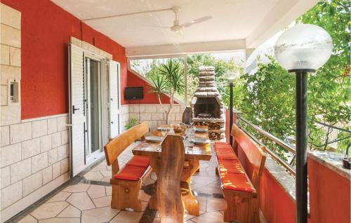 Balkons/terase, Pet Friendly Home In Srinjine With Sauna in Srinjine