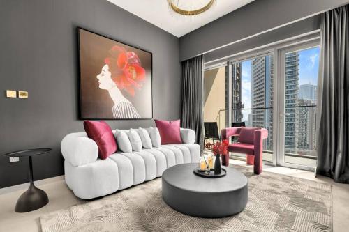 Glow Sky Suite Trendy 1BR- Dubai Mall Access by Maxx Value Homes, Дубай (фото 9)