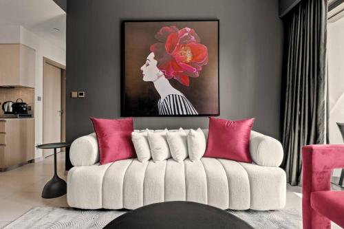 Glow Sky Suite Trendy 1BR- Dubai Mall Access by Maxx Value Homes, Дубай (фото 10)