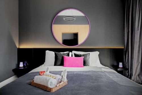 Glow Sky Suite Trendy 1BR- Dubai Mall Access by Maxx Value Homes, Дубай (фото 4)