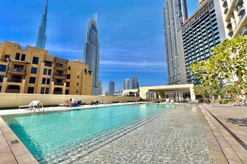 Glow Sky Suite Trendy 1BR- Dubai Mall Access by Maxx Value Homes, Дубай (фото 7)