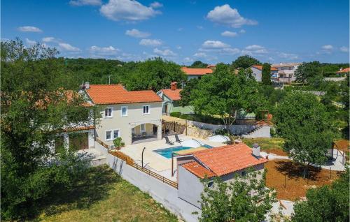 ทัศนียภาพภายนอกโรงแรม, Villa Stora Kuca with private pool in สเวติบาตูล