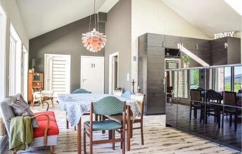 Dapur, 5 Bedroom Awesome Home In Etne in Etne