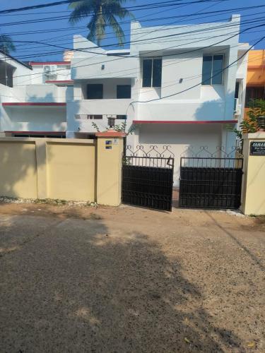 Niyati's Nest near Airport - Golabai