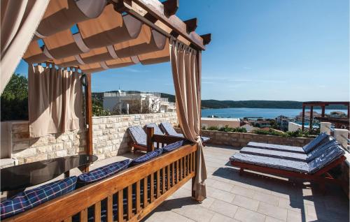 泳池, Six-Bedroom Holiday Home In Sevid in 舍維