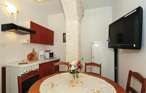 Konyha, Beautiful Apartment In Umag With Wifi in Lovrecica