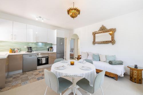Kitchen, Riad Paraiso en plena naturaleza con piscina privada en Malaga in Maqueda