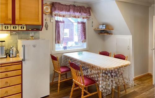 廚房, Stunning Home In Verma With Kitchen in 比約利