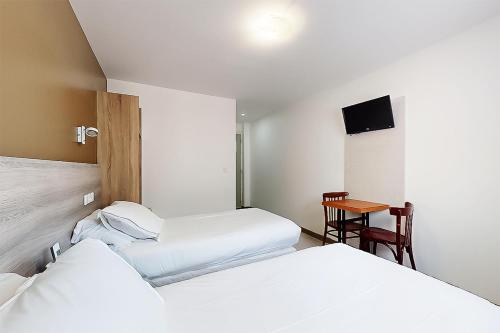 Hôtel de Ménilmontant Room Type - Twin Room with Private Bathroom Hôtel de Ménilmontant Room Type - Twin Room with Private Bathroom