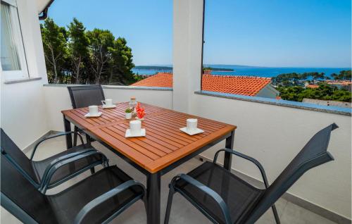 2 Bedroom Nice Apartment In Banjol