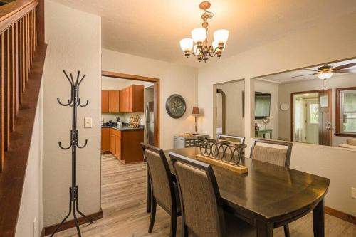 -5 Star Suite Spot - Sleeps 7 3 BR Full Remodel in Appleton, USA