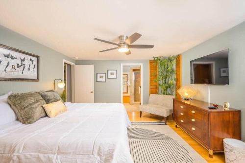 Retreat on River Drive in Appleton, USA