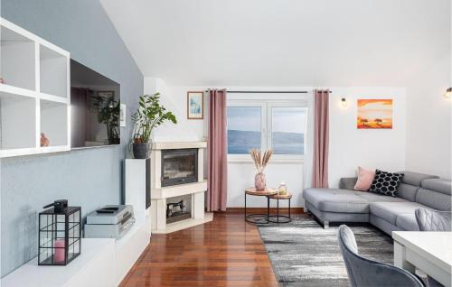 Two-Bedroom Holiday Home In Omis in 奧米斯