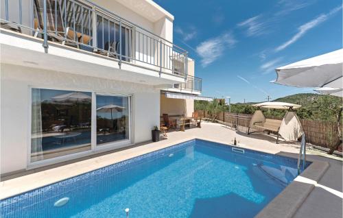 Six-Bedroom Holiday Home In Rogoznica, Rogoznica