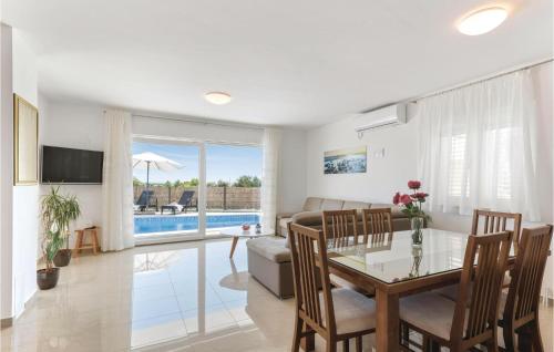 Six-Bedroom Holiday Home In Rogoznica, Rogoznica (photo 4)