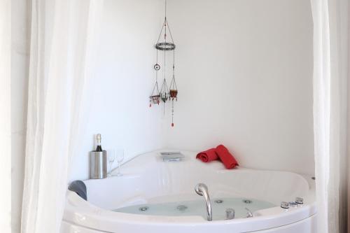 Hot tub, Roussa Village in Sitia