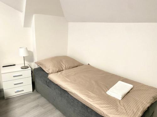 1 double bed, 2 twin beds