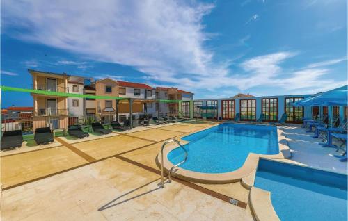 1 Bedroom Awesome Apartment In Okrug Gornji