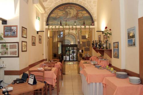 Restaurant, Hotel Adria in Bari