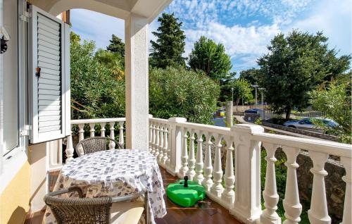 Зовнішній вигляд готелю, 1 Bedroom Gorgeous Apartment In Omisalj in Омішаль