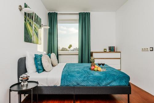 Lumina I Spacious 2BR Apart with Balcony I Jaccuzi I Parking - image 3