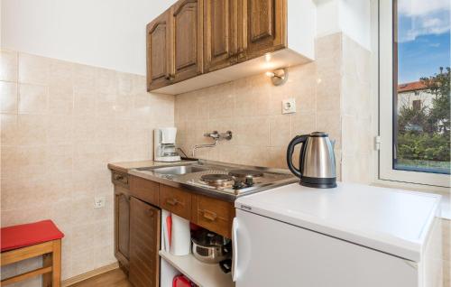 кухня, Nice Apartment In Omisalj With Wifi in Омішаль