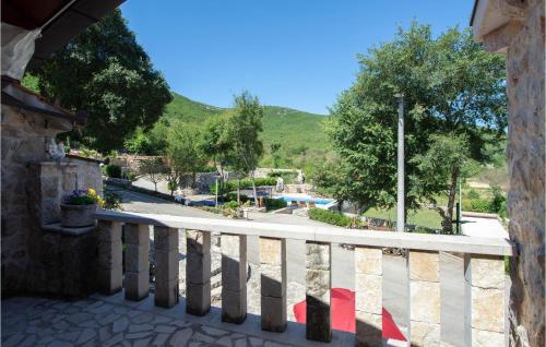 Skats, Seven-Bedroom Holiday Home In Dicmo in Osoje