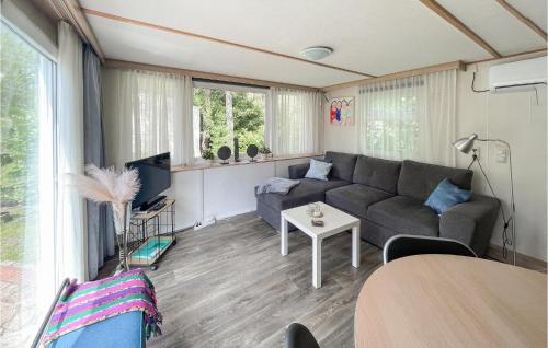  2 Bedroom Amazing StaCaravan In Epe in Epe