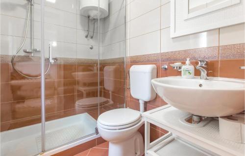 Vannas istaba, Awesome Apartment In Podgrade With Wifi in Slime