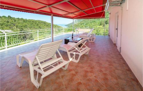 Altan/terrasse, Six-Bedroom Holiday Home In Klek in Klek
