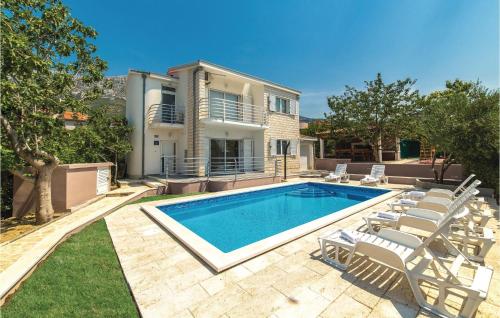 Four-Bedroom Holiday Home In Kastel Gomilica – khách sạn tại Kastel Gomilica