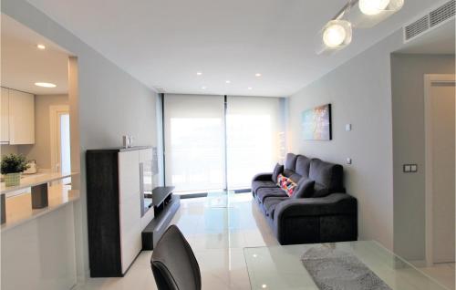 Two-Bedroom Apartment in Elche - image 12
