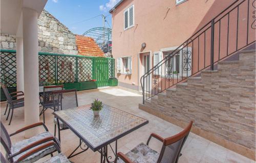 Viesnīcas āriene, Awesome Apartment In Podgrade With Wifi in Slime